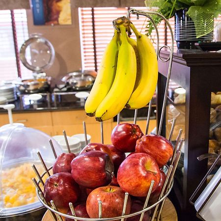 Best Western Plus Pembina Inn & Suites Уинипег Екстериор снимка