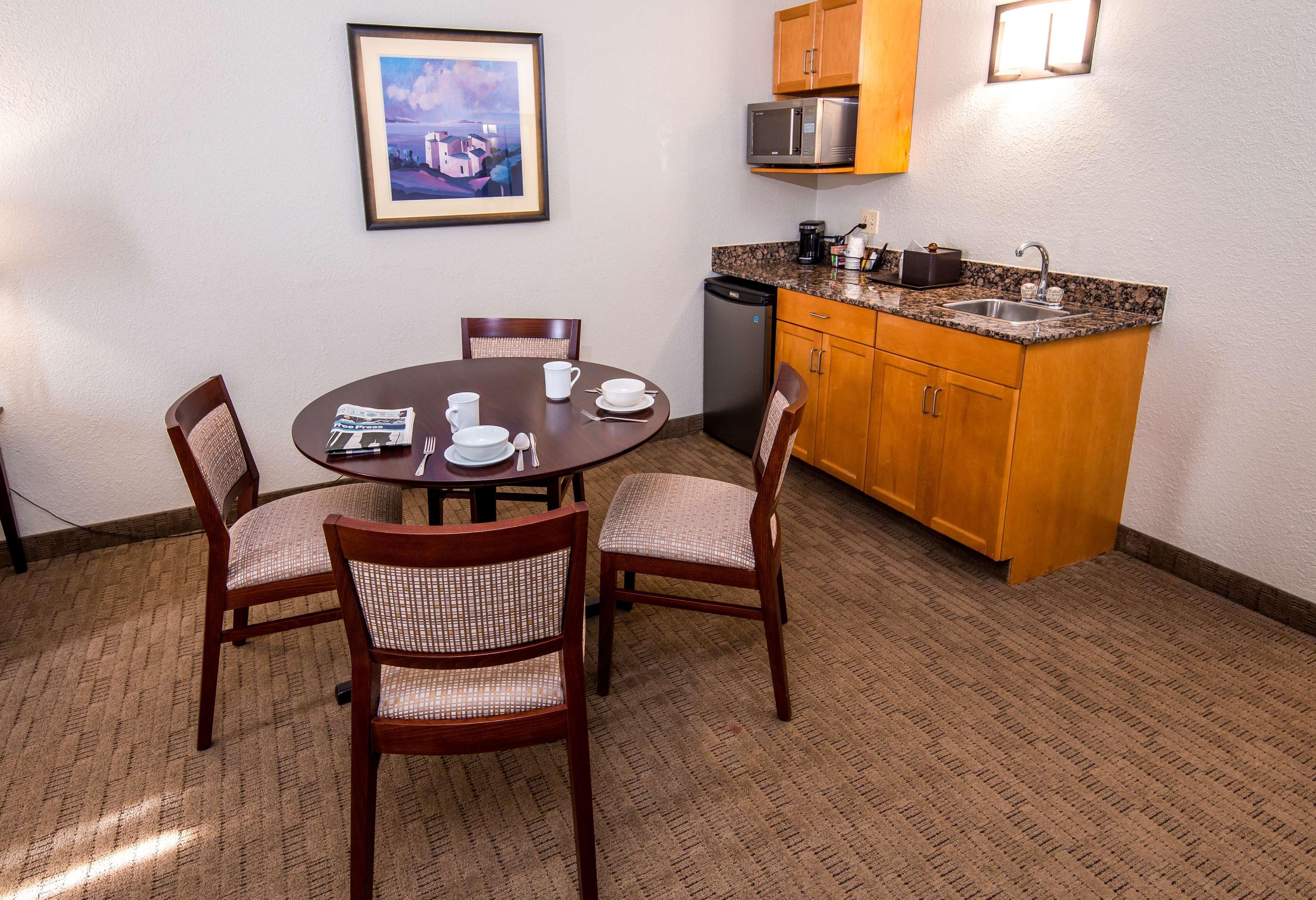 Best Western Plus Pembina Inn & Suites Уинипег Екстериор снимка