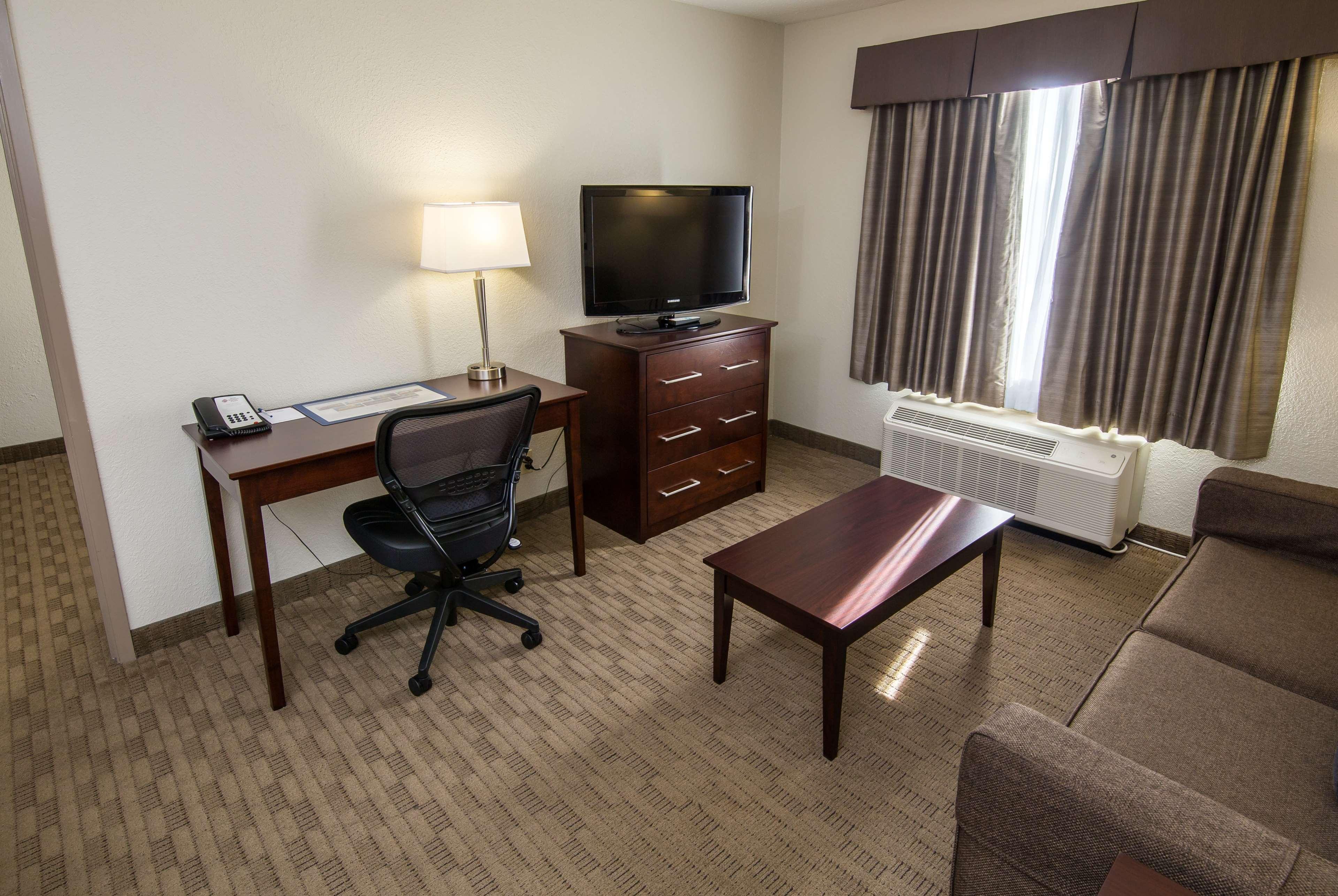 Best Western Plus Pembina Inn & Suites Уинипег Екстериор снимка