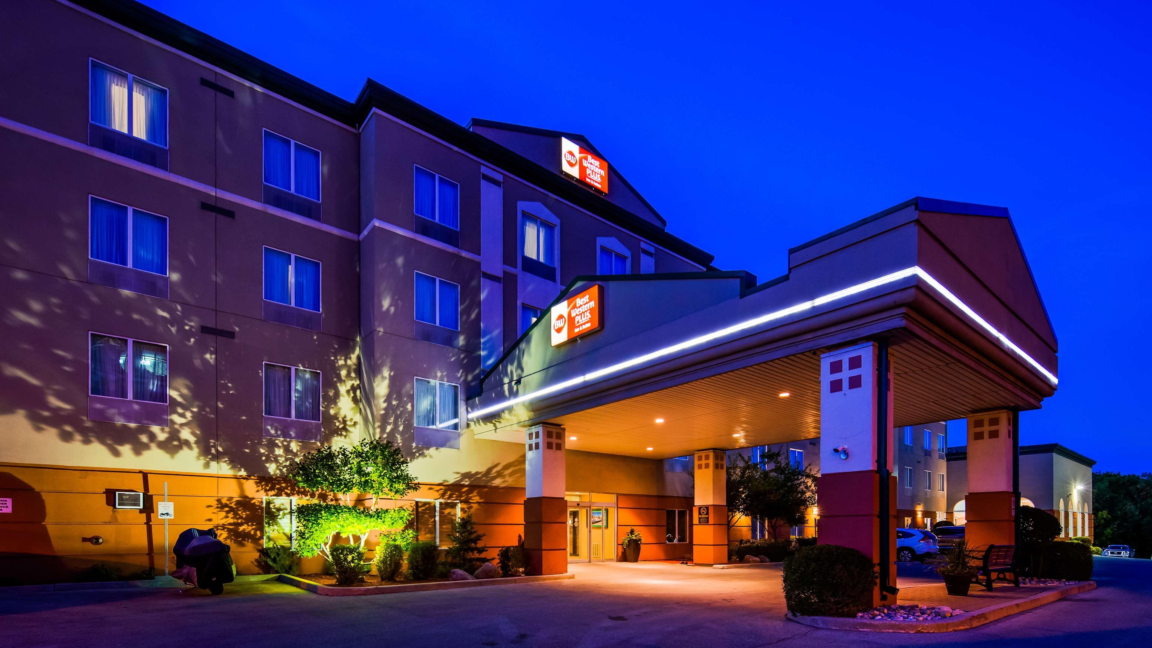 Best Western Plus Pembina Inn & Suites Уинипег Екстериор снимка