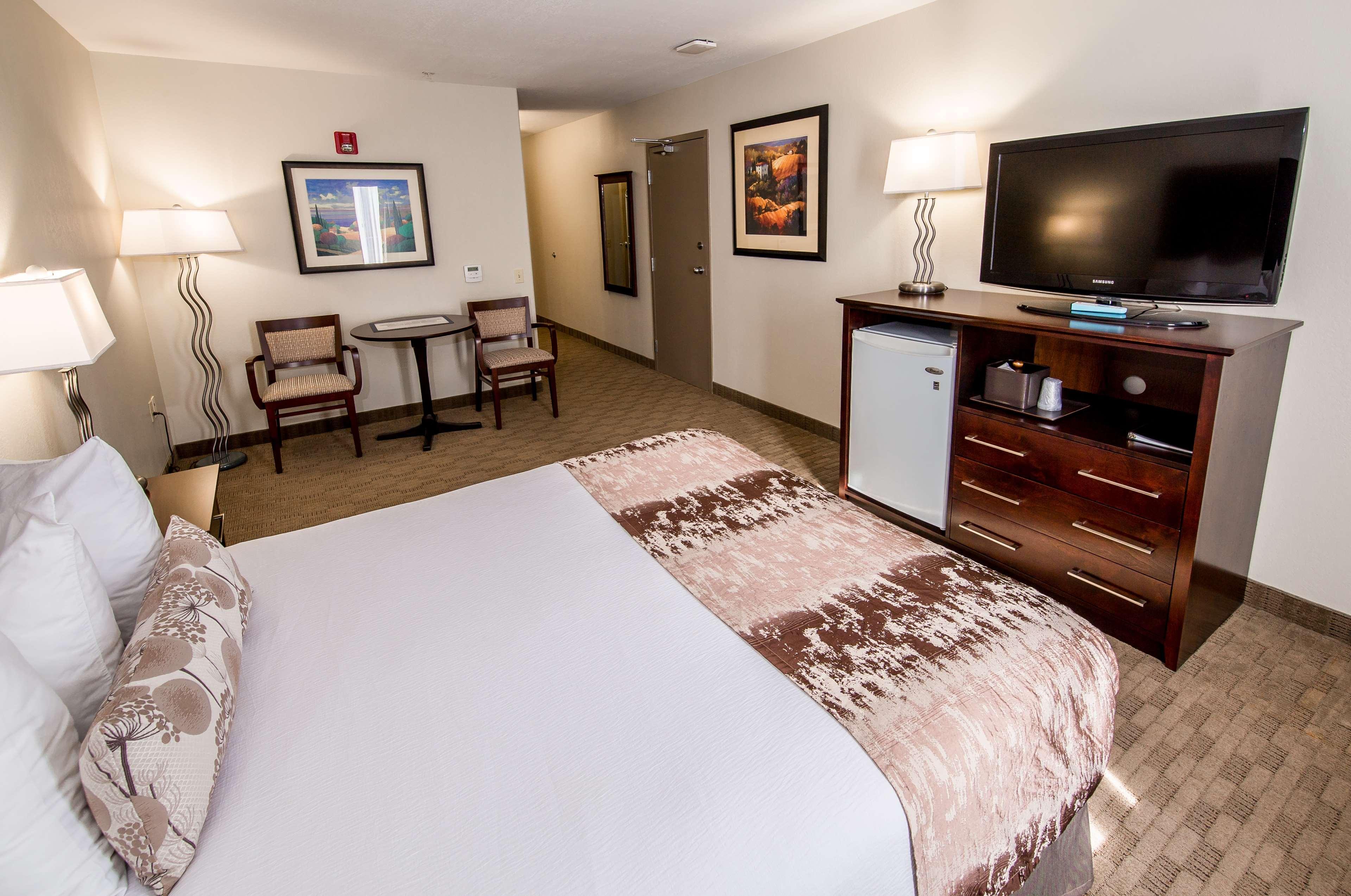 Best Western Plus Pembina Inn & Suites Уинипег Екстериор снимка
