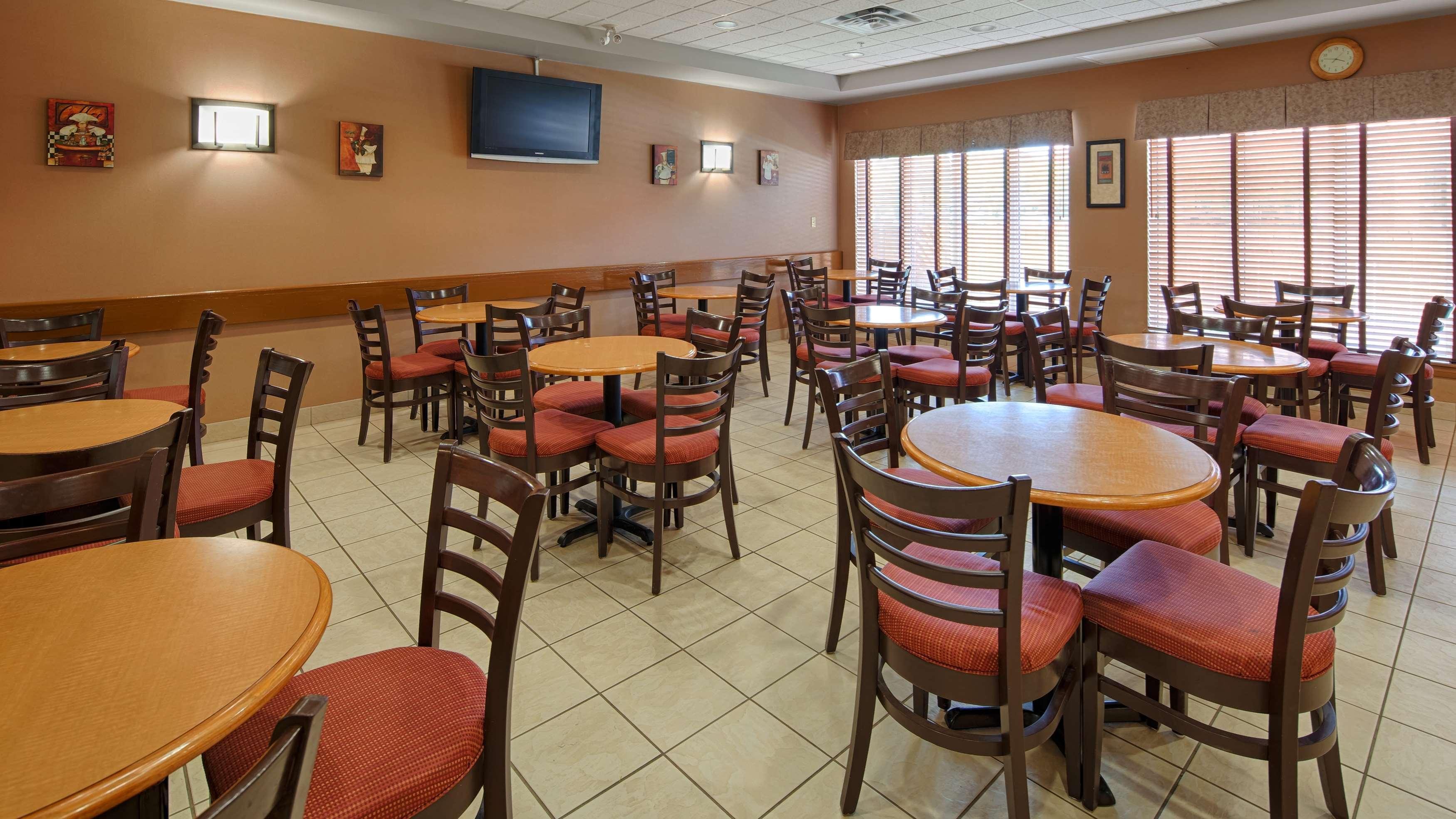 Best Western Plus Pembina Inn & Suites Уинипег Екстериор снимка