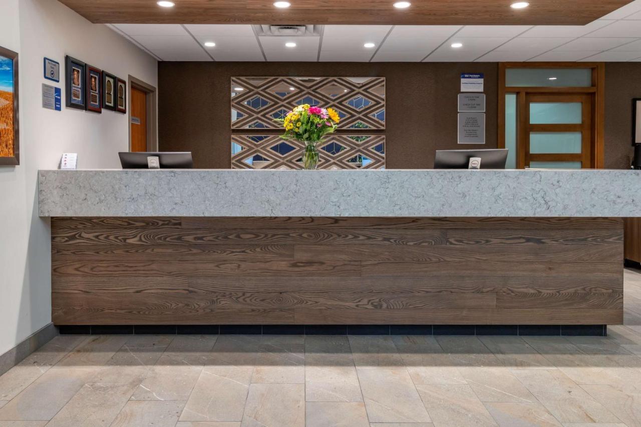 Best Western Plus Pembina Inn & Suites Уинипег Екстериор снимка