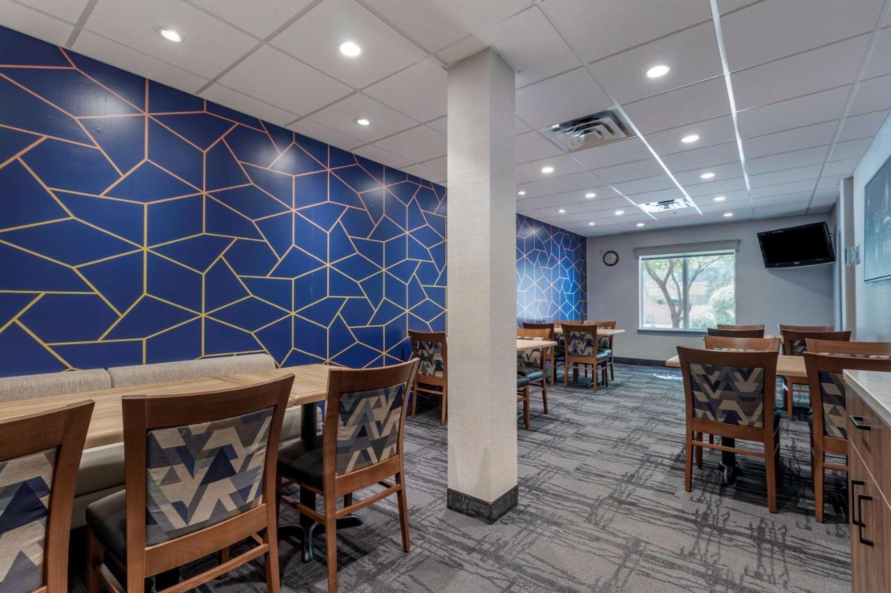 Best Western Plus Pembina Inn & Suites Уинипег Екстериор снимка