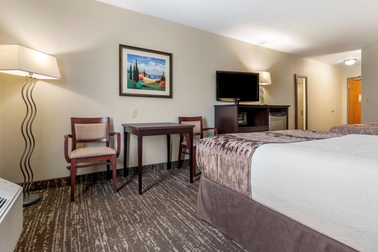 Best Western Plus Pembina Inn & Suites Уинипег Екстериор снимка