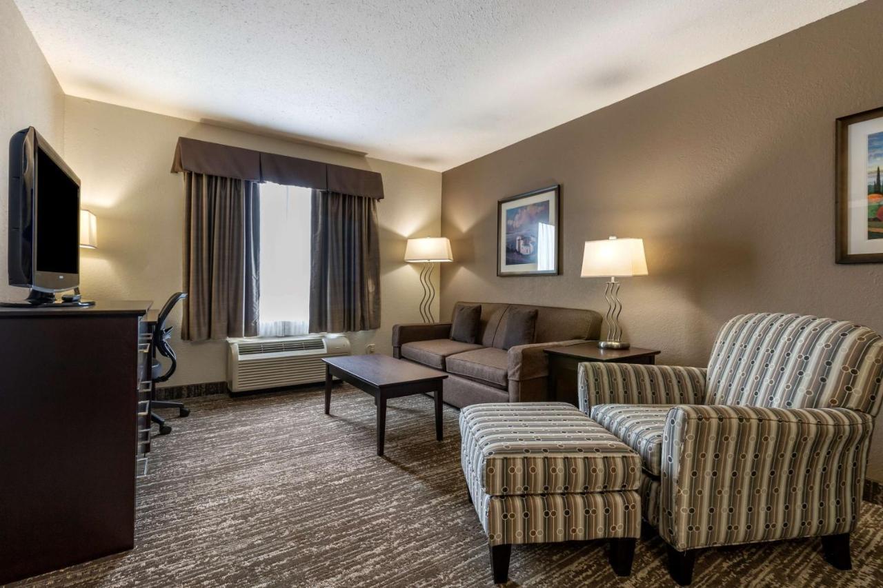 Best Western Plus Pembina Inn & Suites Уинипег Екстериор снимка