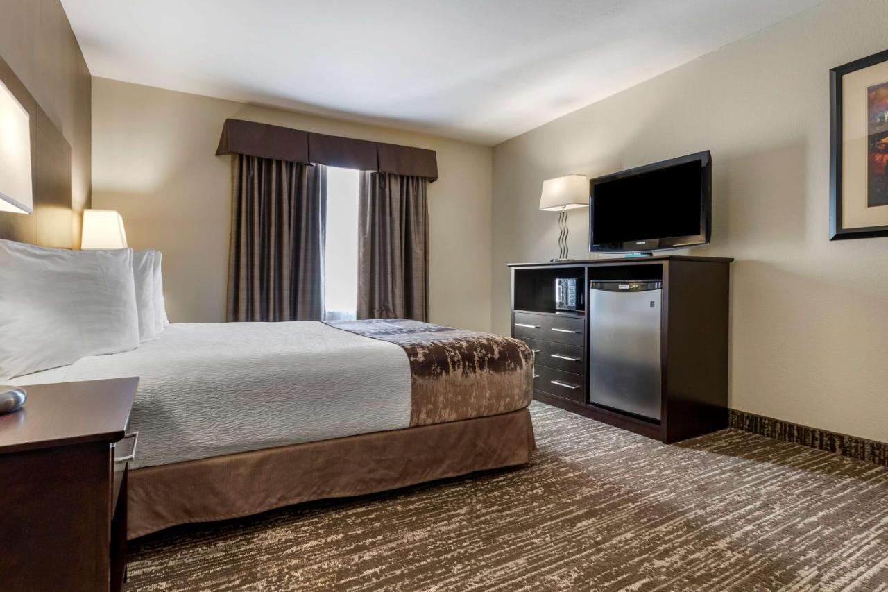 Best Western Plus Pembina Inn & Suites Уинипег Екстериор снимка