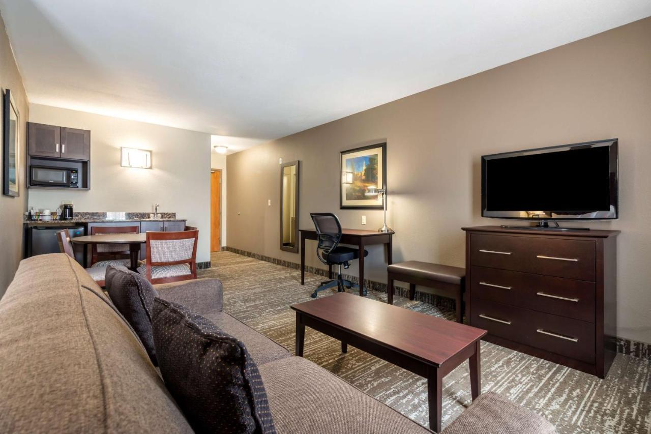 Best Western Plus Pembina Inn & Suites Уинипег Екстериор снимка