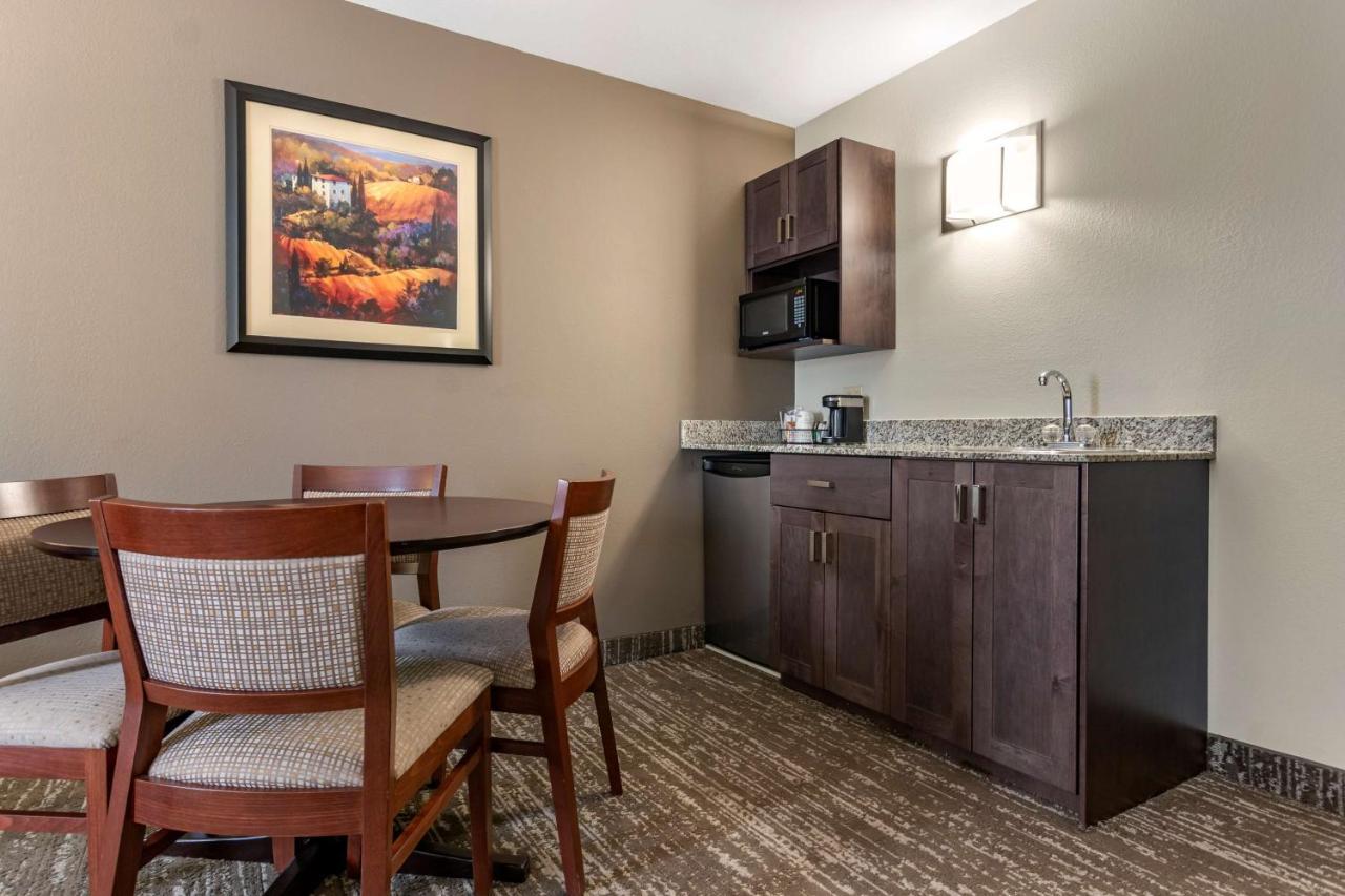 Best Western Plus Pembina Inn & Suites Уинипег Екстериор снимка