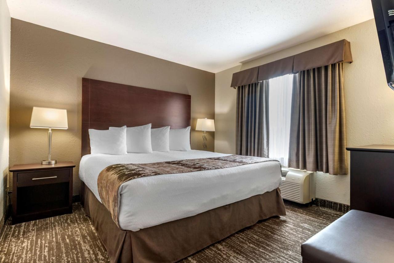 Best Western Plus Pembina Inn & Suites Уинипег Екстериор снимка