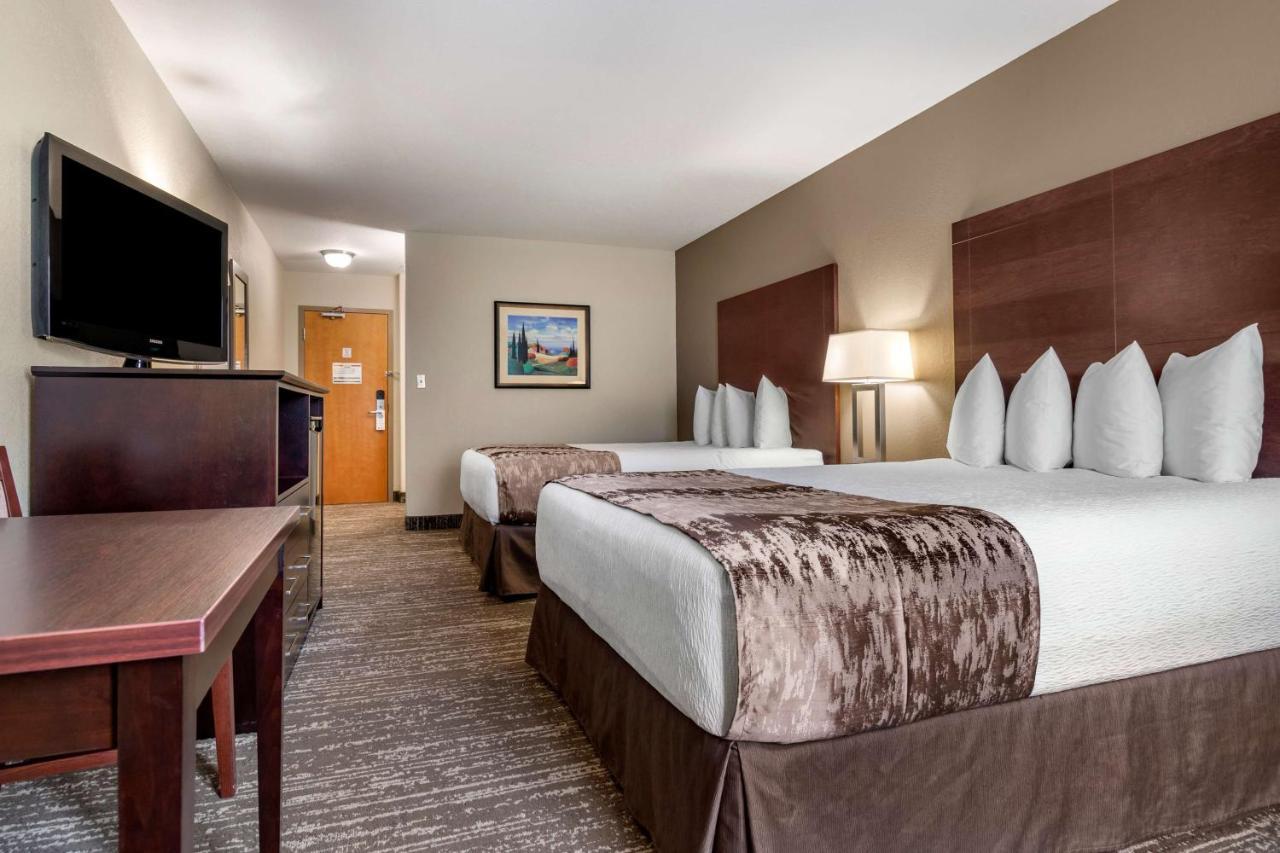 Best Western Plus Pembina Inn & Suites Уинипег Екстериор снимка