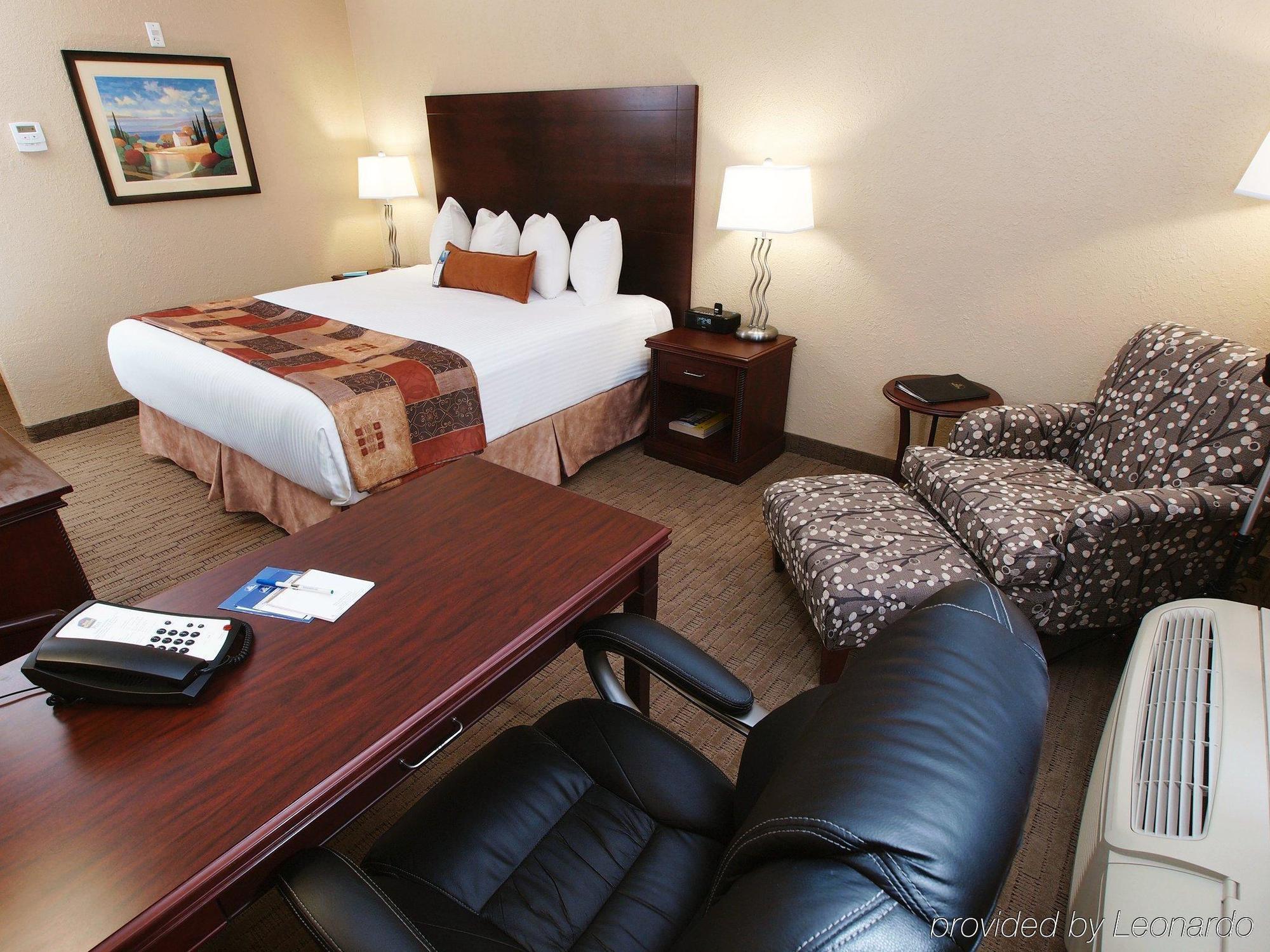Best Western Plus Pembina Inn & Suites Уинипег Екстериор снимка