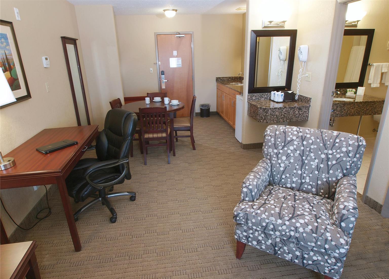 Best Western Plus Pembina Inn & Suites Уинипег Екстериор снимка