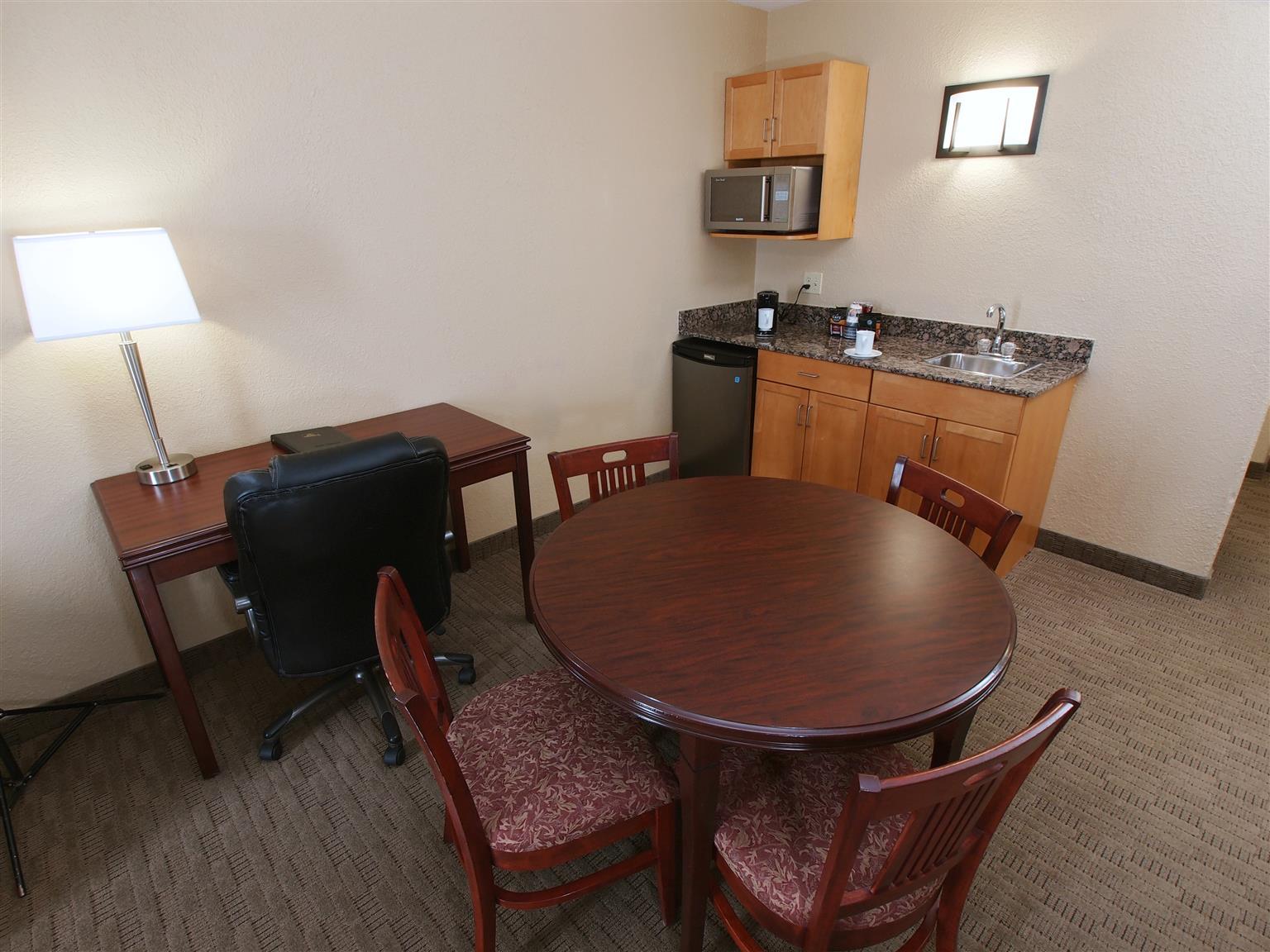 Best Western Plus Pembina Inn & Suites Уинипег Екстериор снимка
